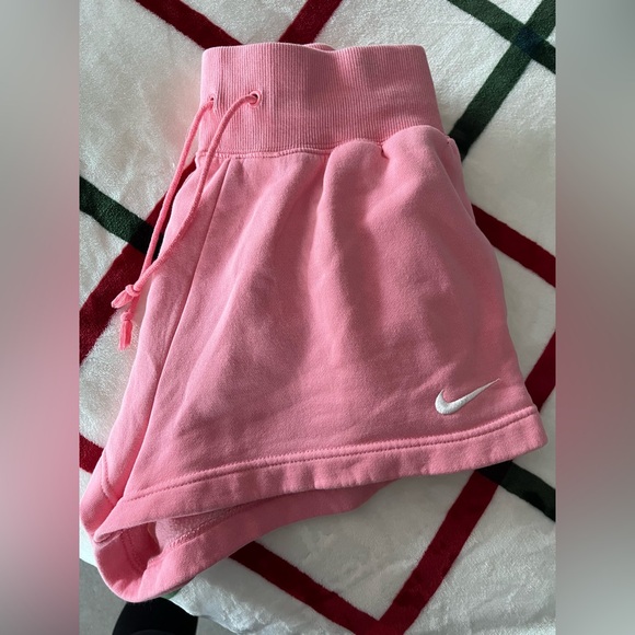 Nike Sportswear Phoenix Fleece High Waisted Shorts - Picture 3 of 7